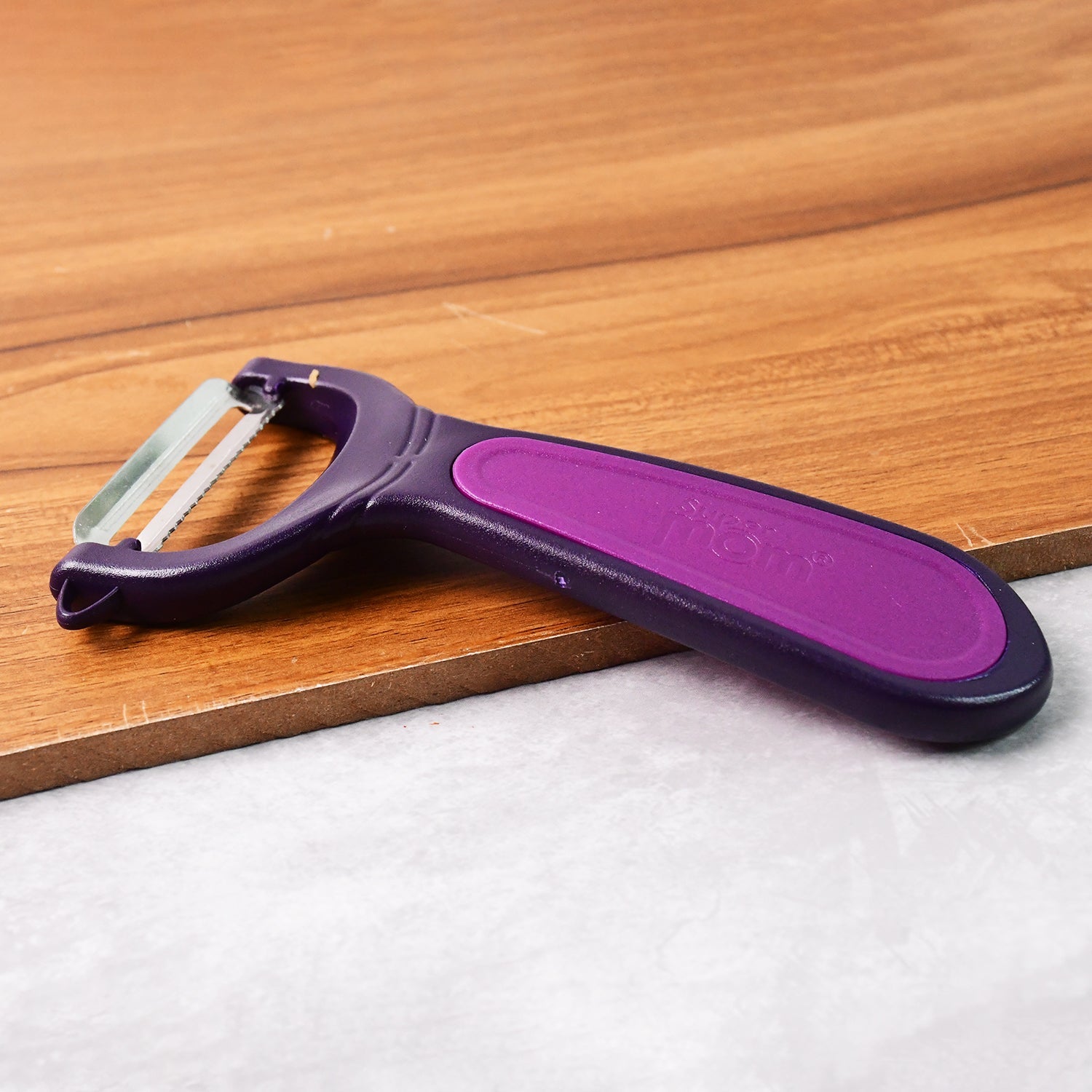 Supermom Dual Tone Peeler with Ultra Sharp Stainless Steel Blade (1 Pc) Supermom Dual Tone Peeler with Ultra Sharp Stainless Steel Blade (1 Pc)